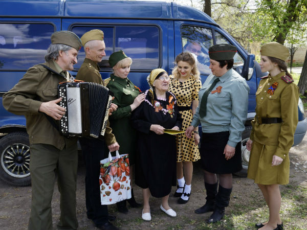 Полевая почта в Грязях поздравляет ветеранов войны с Днём Победы